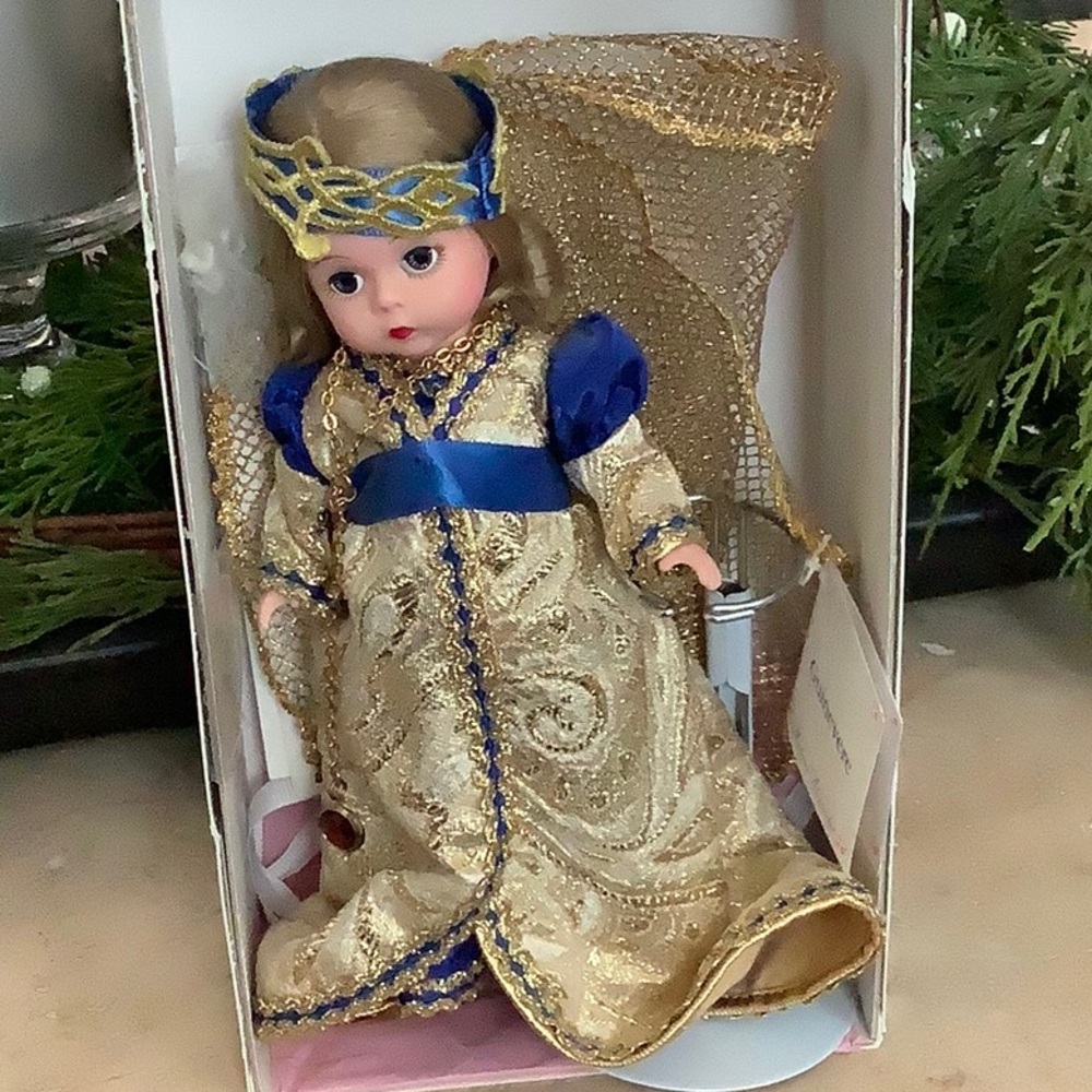 Guinevere (13570) Madam Alexander Doll